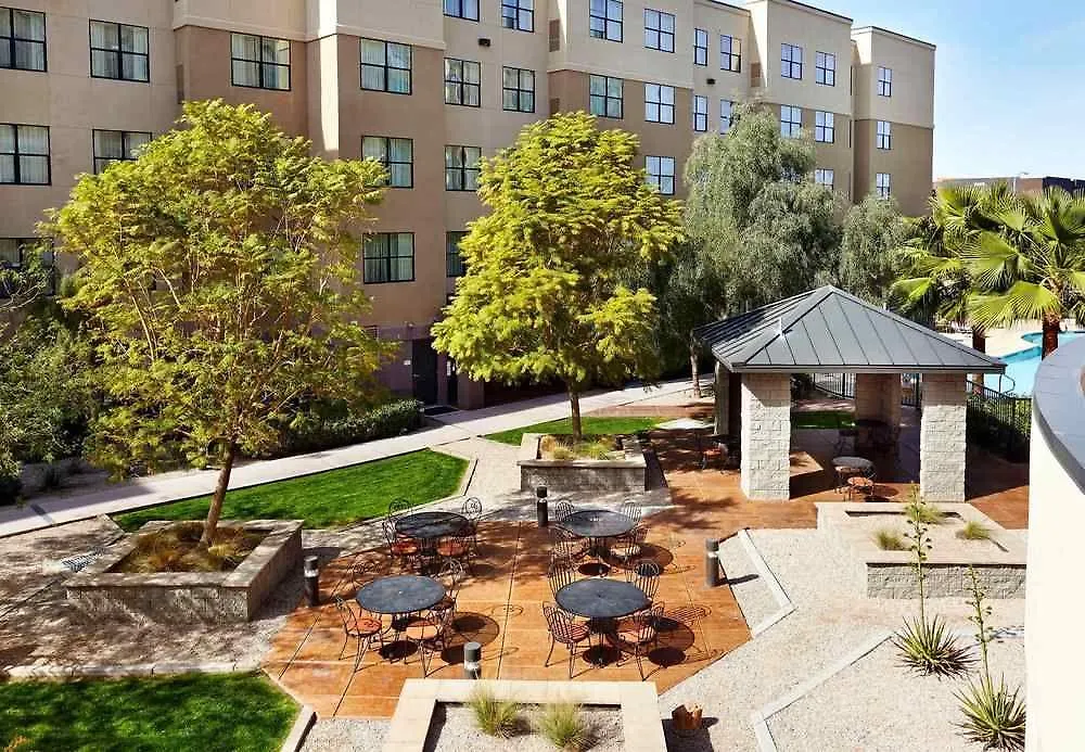 Courtyard Phoenix North / Happy Valley Hotel
